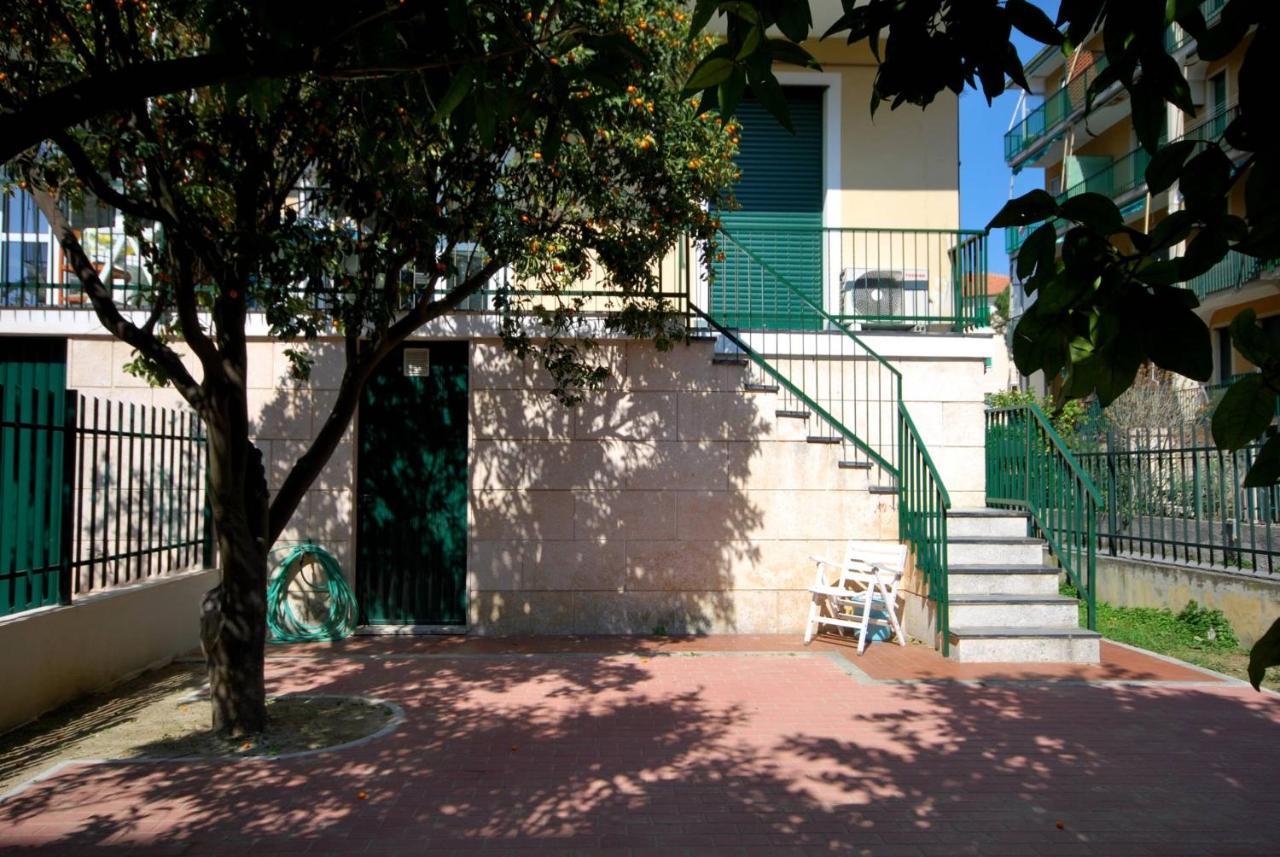 Appartamenti Con Giardino E Posto Auto Per Famiglie Finale Ligure Exterior photo