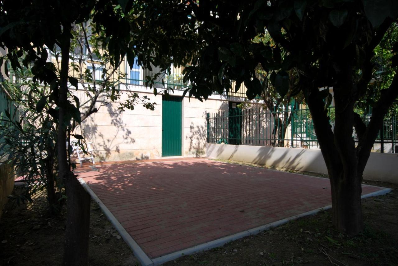 Appartamenti Con Giardino E Posto Auto Per Famiglie Finale Ligure Exterior photo